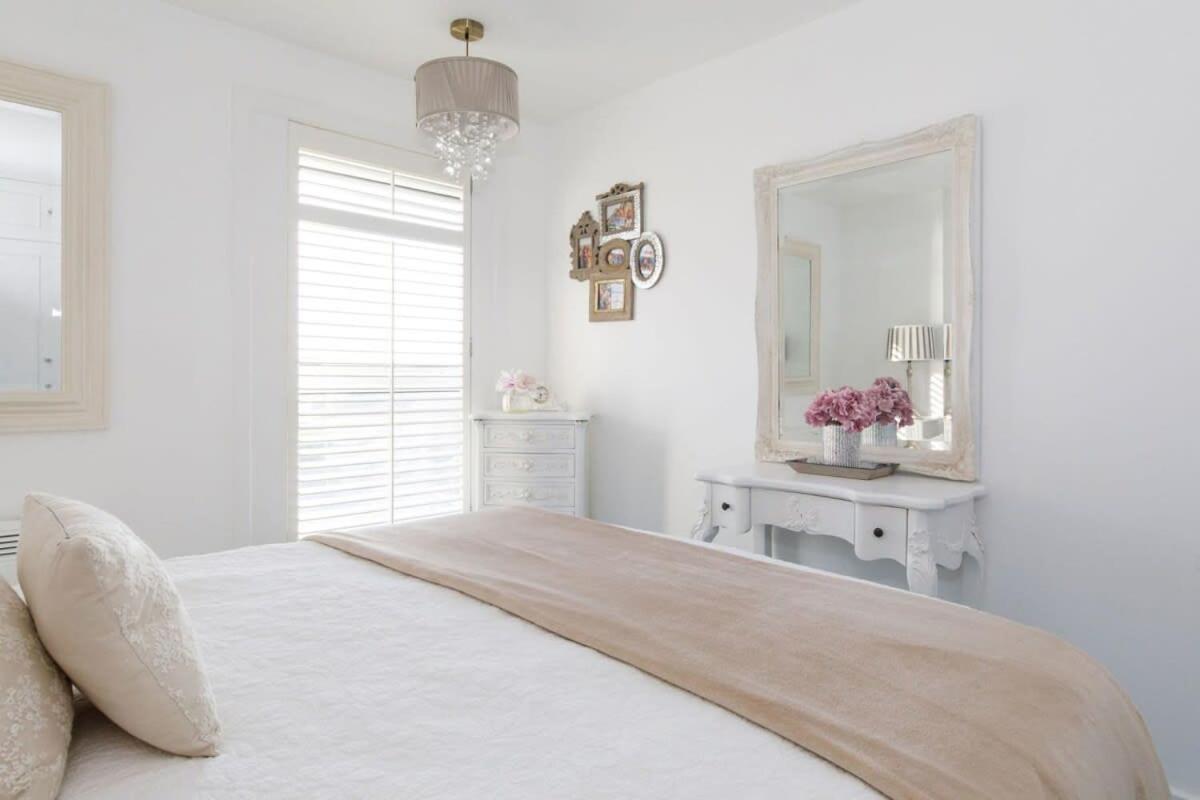 Two Bed Seafront Escape In East Witteringアパートメント エクステリア 写真