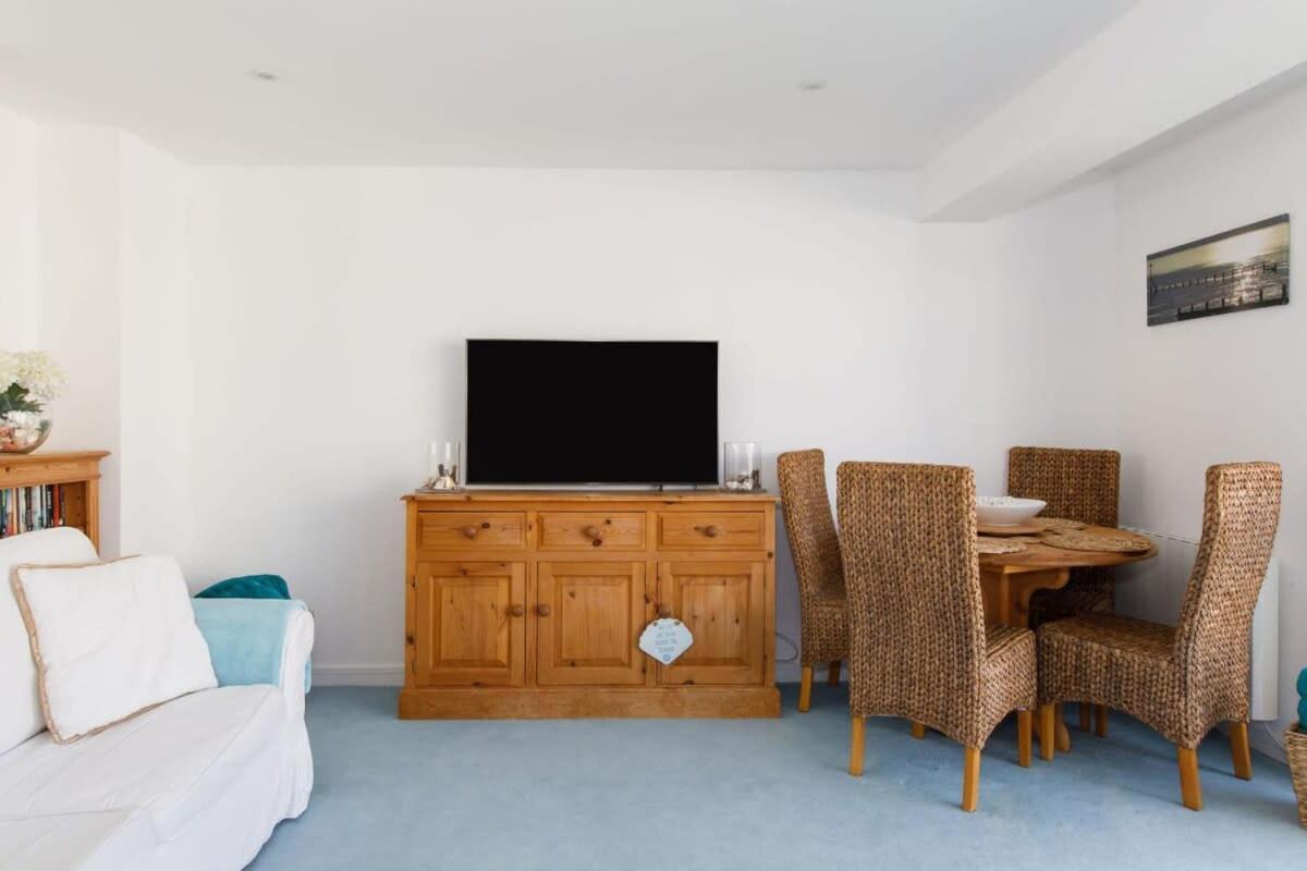 Two Bed Seafront Escape In East Witteringアパートメント エクステリア 写真