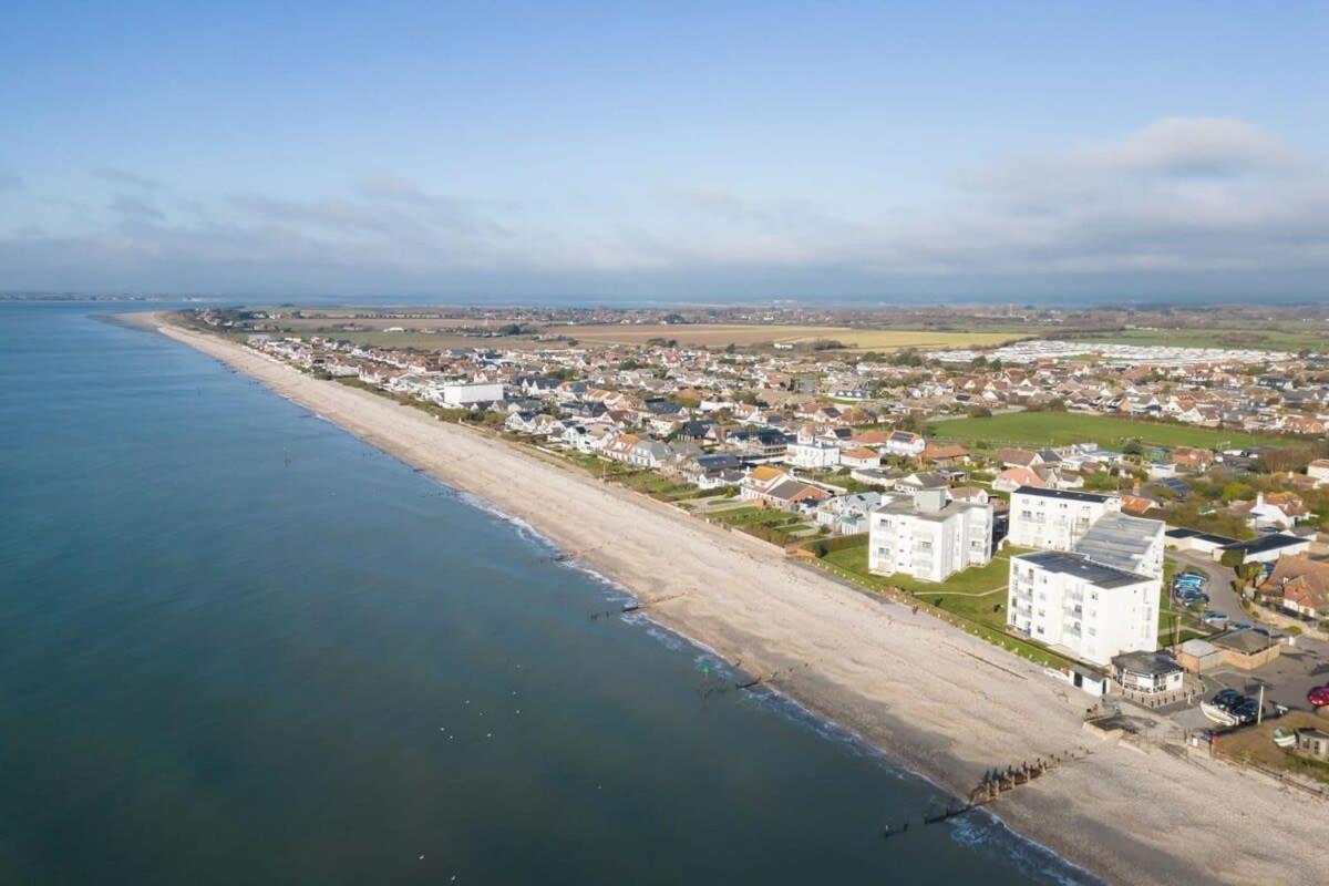 Two Bed Seafront Escape In East Witteringアパートメント エクステリア 写真
