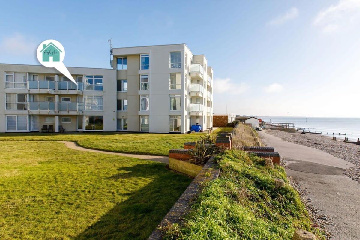 Two Bed Seafront Escape In East Witteringアパートメント エクステリア 写真