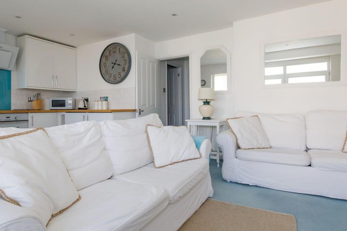 Two Bed Seafront Escape In East Witteringアパートメント エクステリア 写真