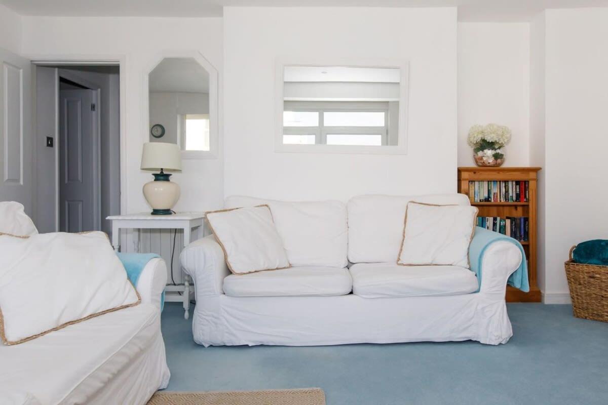 Two Bed Seafront Escape In East Witteringアパートメント エクステリア 写真