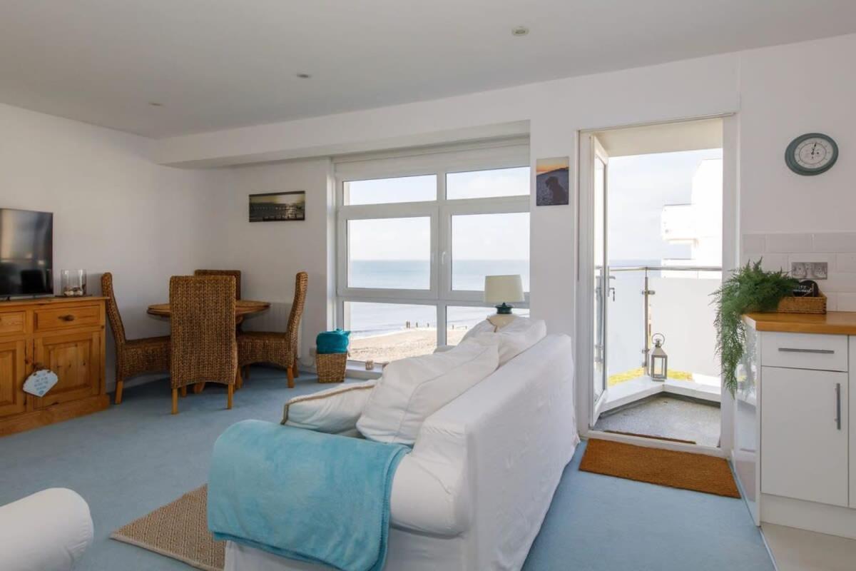 Two Bed Seafront Escape In East Witteringアパートメント エクステリア 写真