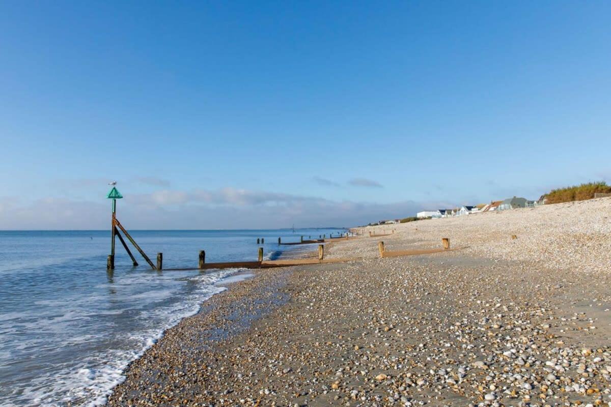 Two Bed Seafront Escape In East Witteringアパートメント エクステリア 写真